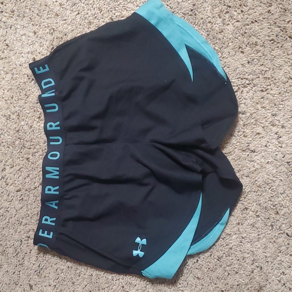 🪩 DISCO DEALS 🖤💙Under armour black/teal Med shorts with pockets Worn 1x